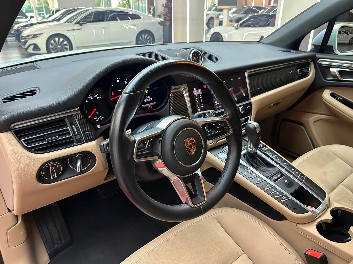 Porsche Macan 2021 — Photo 14/20
