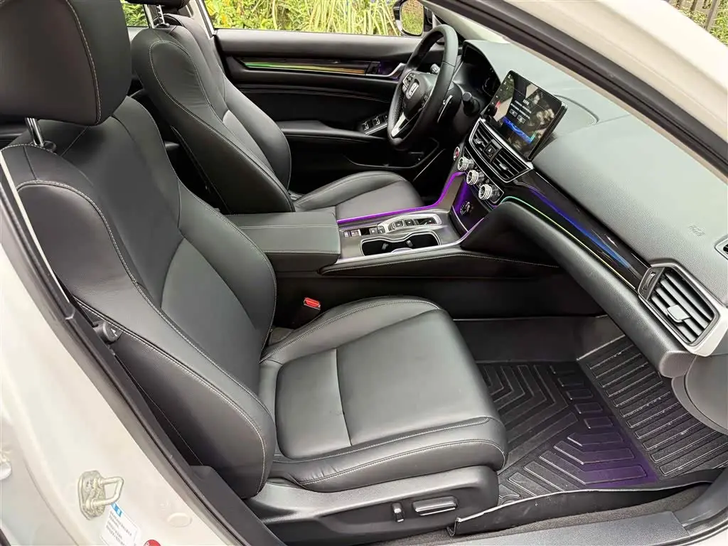 Honda Accord 2023 — Photo 8/20