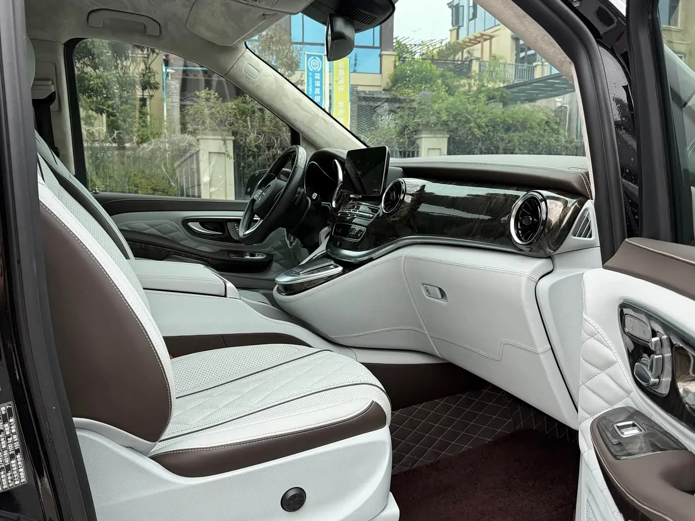 Mercedes-Benz V-Class 2022 — Photo 16/20