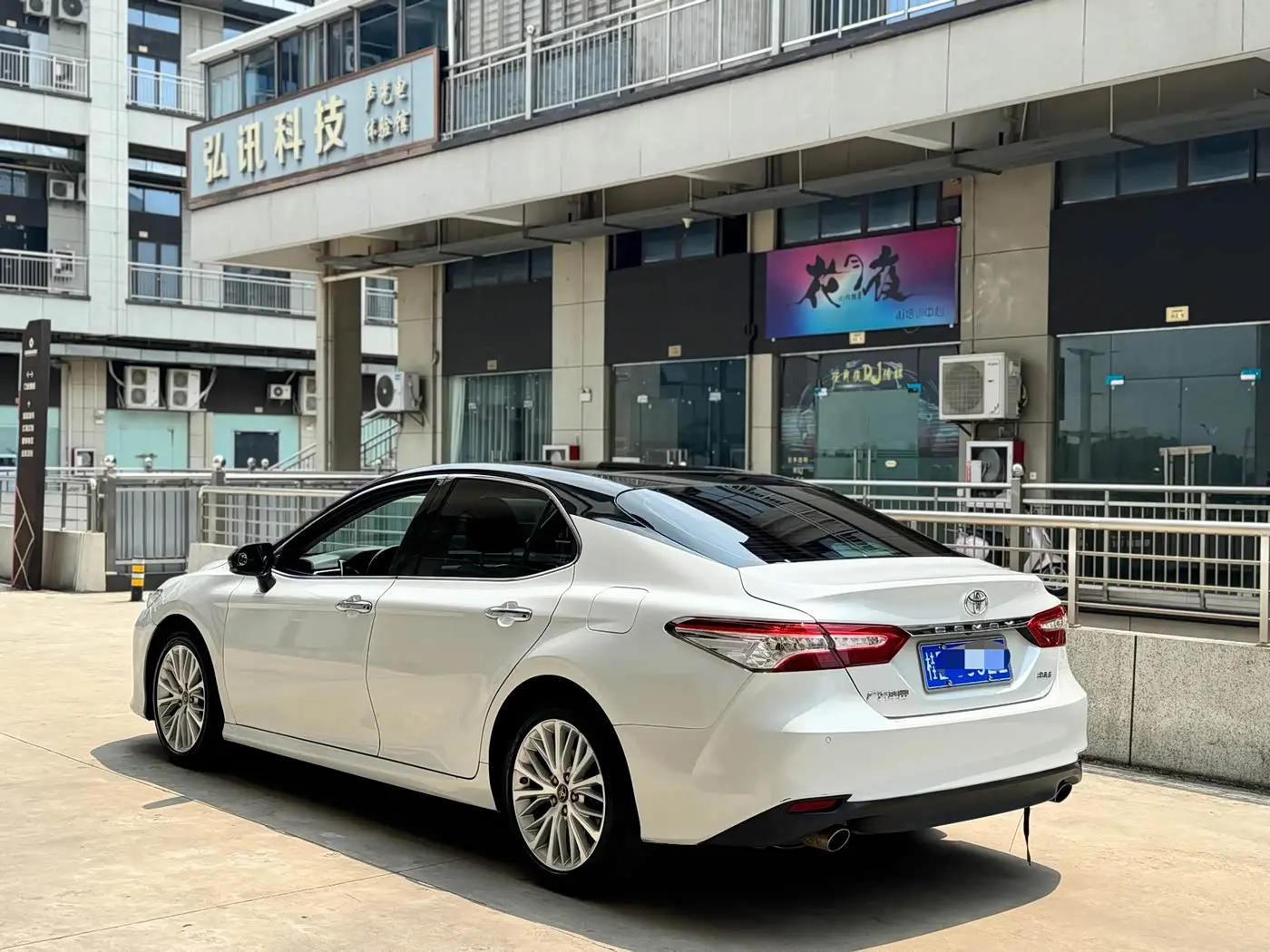 Toyota Camry 2021 — Photo 3/16
