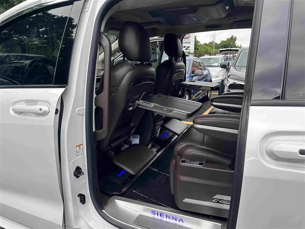 Toyota Sienna 2022 — Photo 19/20