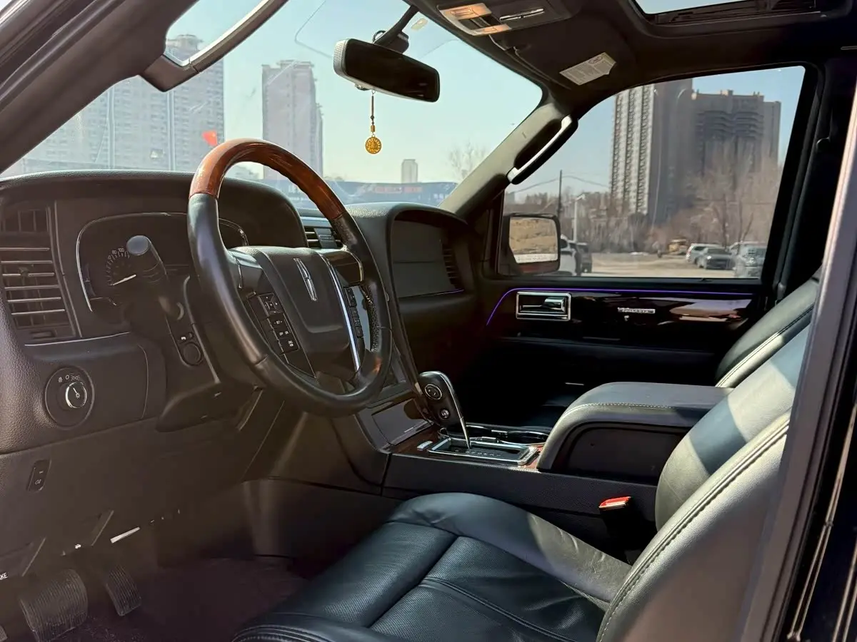 Lincoln Navigator 2017 — Şəkil 5/9