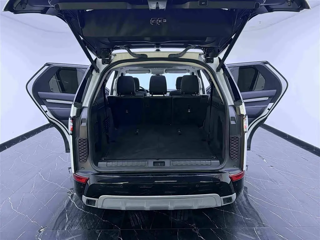 Land Rover Discovery 2020 — Photo 7/20