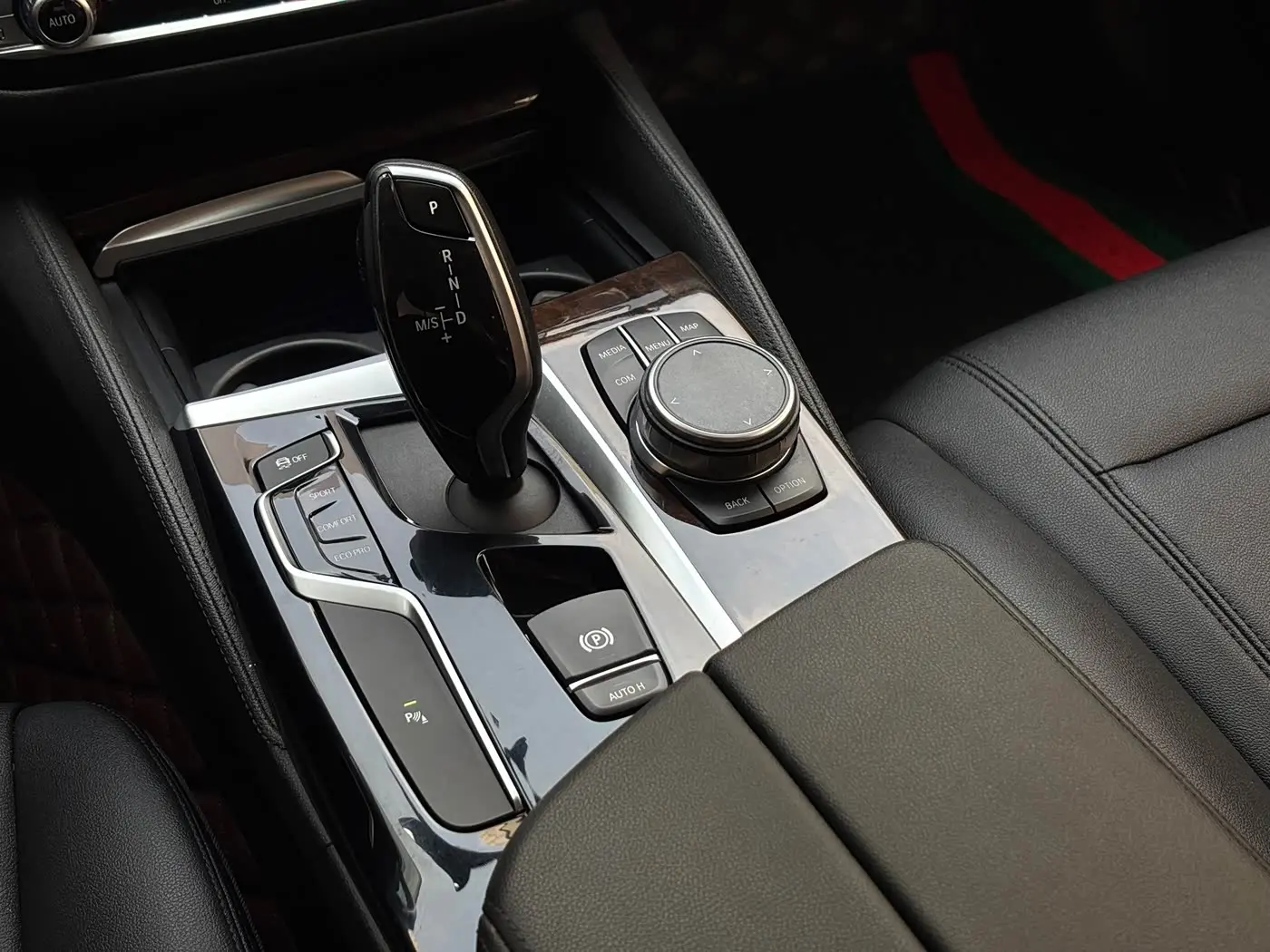BMW 5 Series 2019 — Фото 11/15