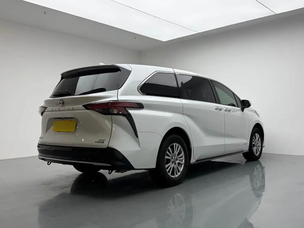 Toyota Sienna 2022 — Photo 6/19