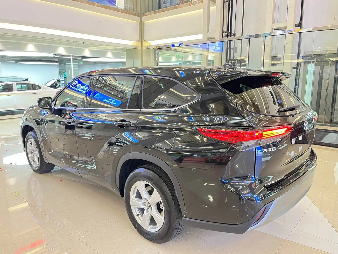 Toyota Highlander 2026 — Фото 11/12