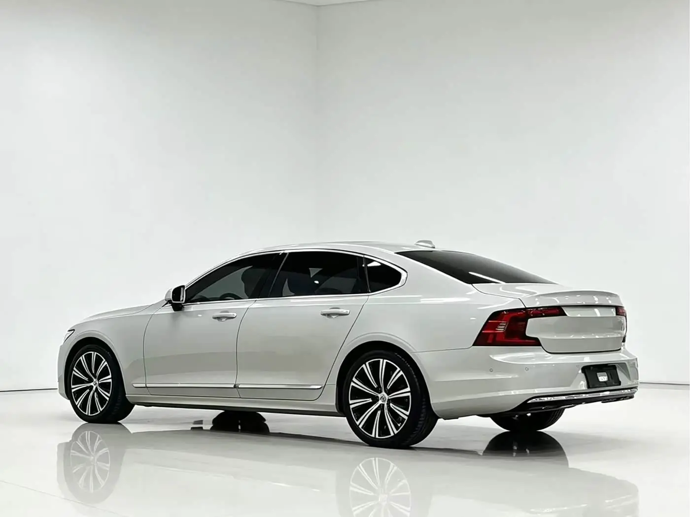 Volvo S90 2021 — Фото 3/20