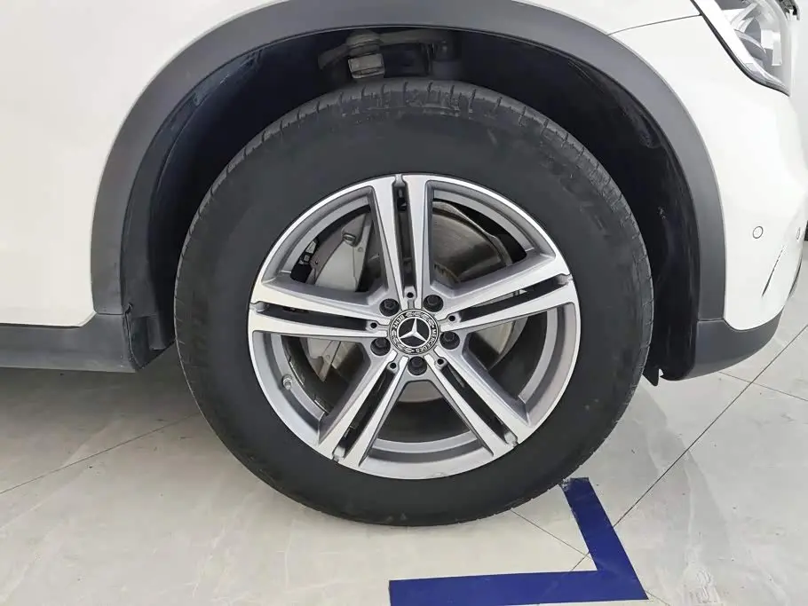 Mercedes-Benz GLC 2021 — Photo 6/16