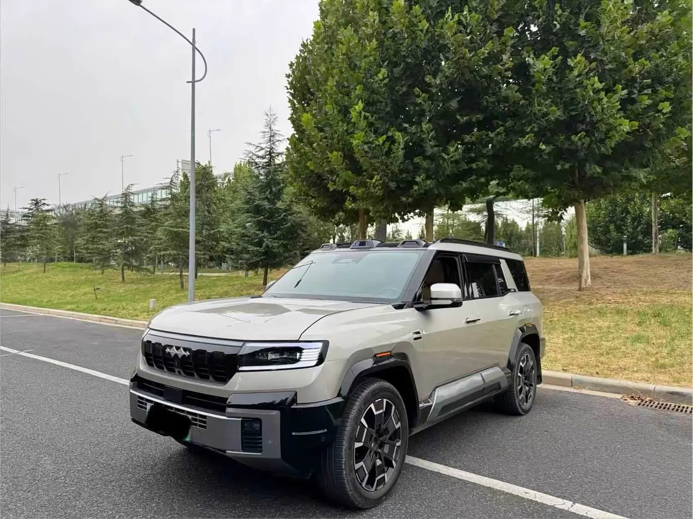 Fang Cheng Bao Leopard 8 2025 — Photo 1/9