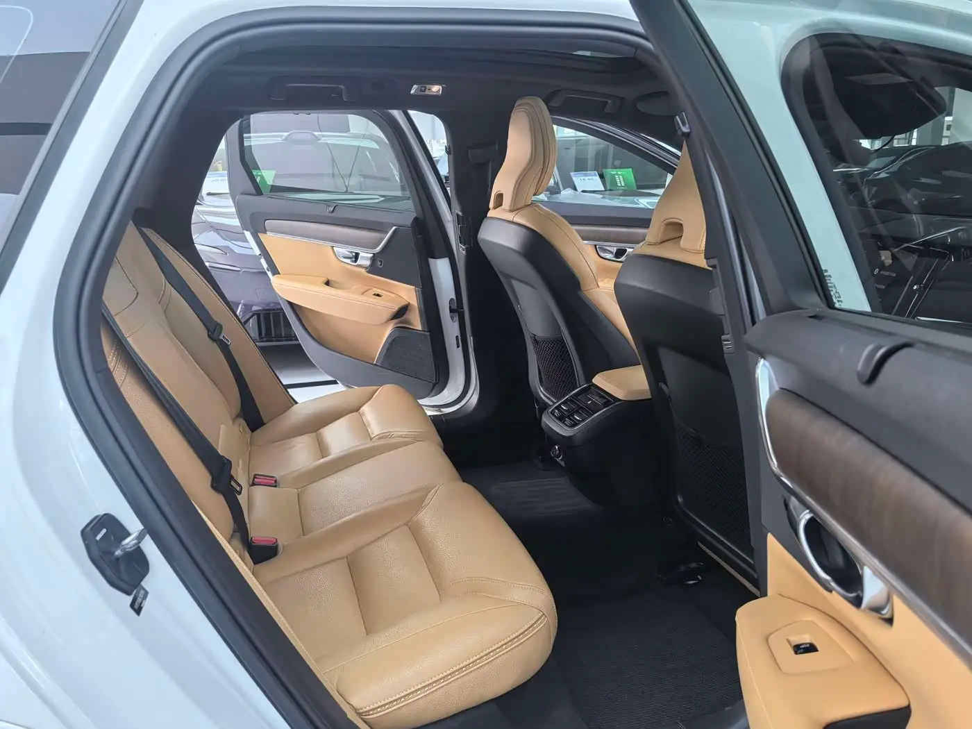 Volvo V90 2020 — Фото 11/15