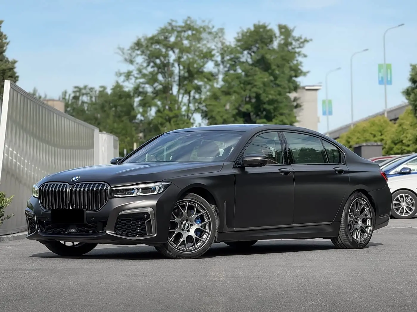 BMW 7 Series 2018 — Фото 1/19
