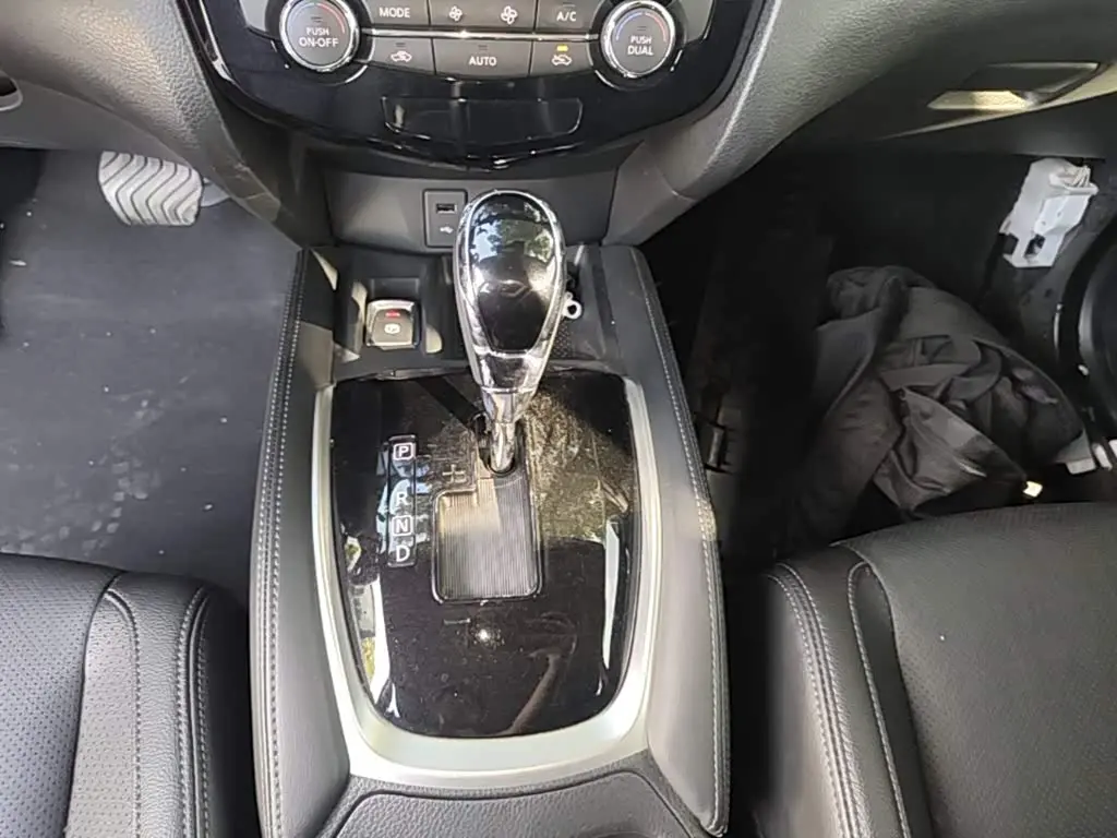 Nissan X-Trail 2024 — ფოტო 14/20
