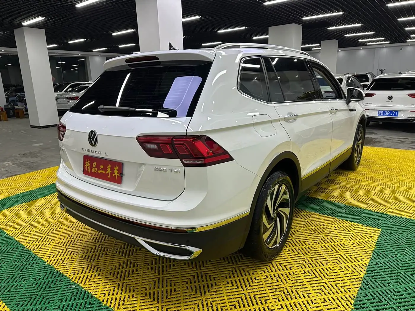 Volkswagen Tiguan L 2023 — Photo 4/20