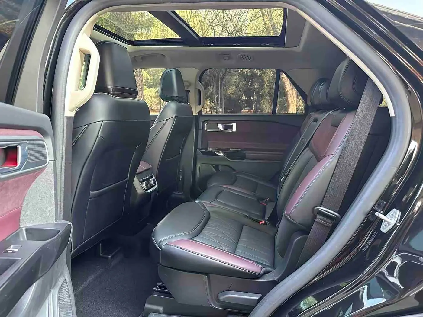 Ford Explorer 2023 — Photo 11/16