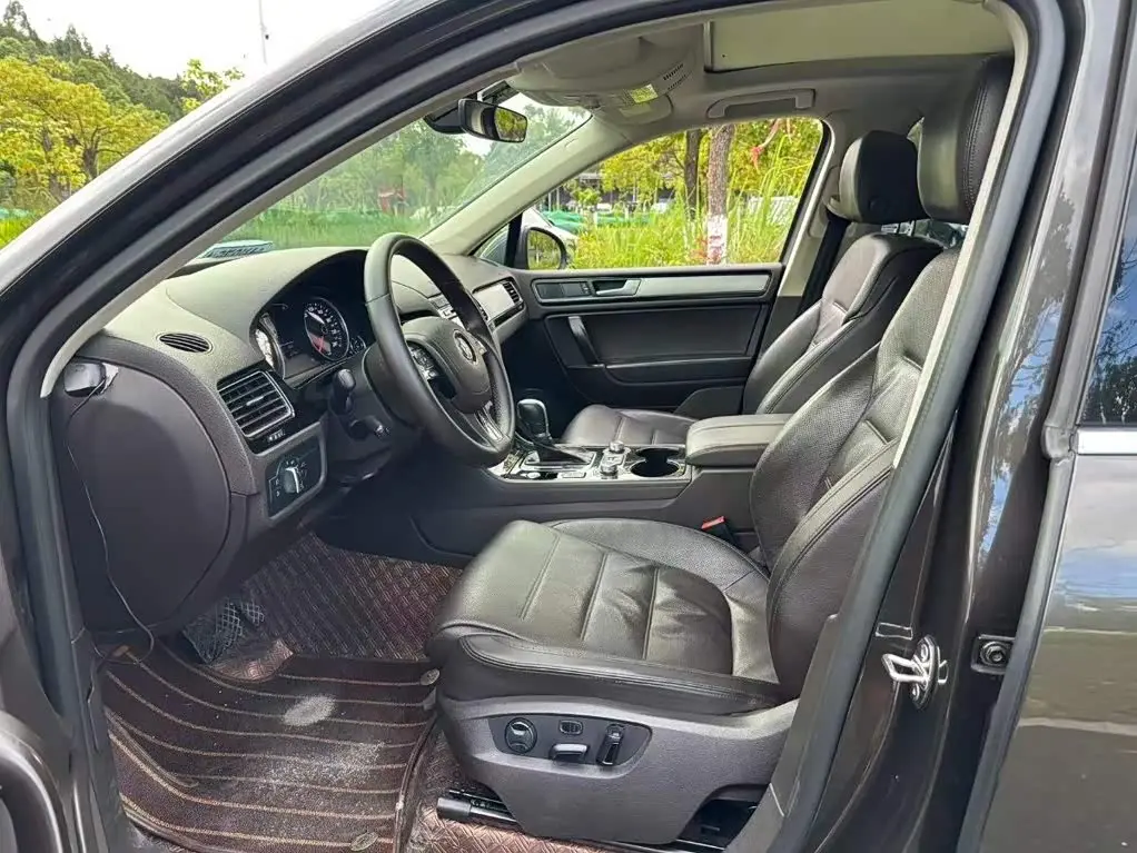 Volkswagen Touareg 2017 — Şəkil 6/9