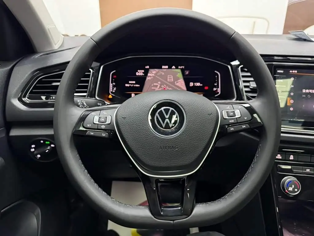 Volkswagen T-ROC 2023 — Photo 11/20