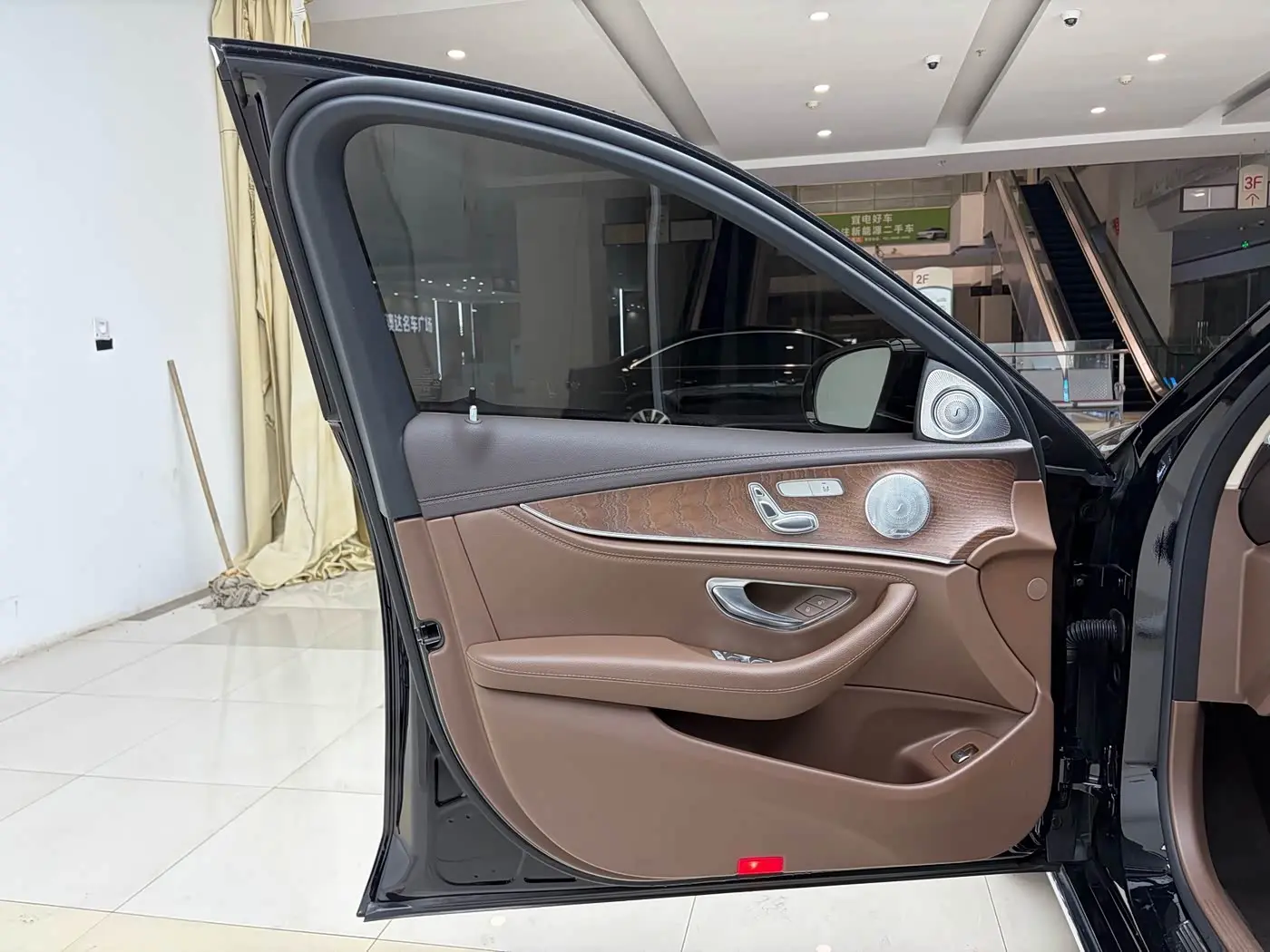 Mercedes-Benz E-Class 2021 — Photo 9/18