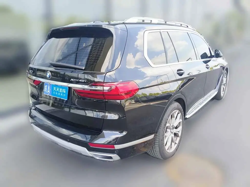 BMW X7 2021 — Photo 2/13
