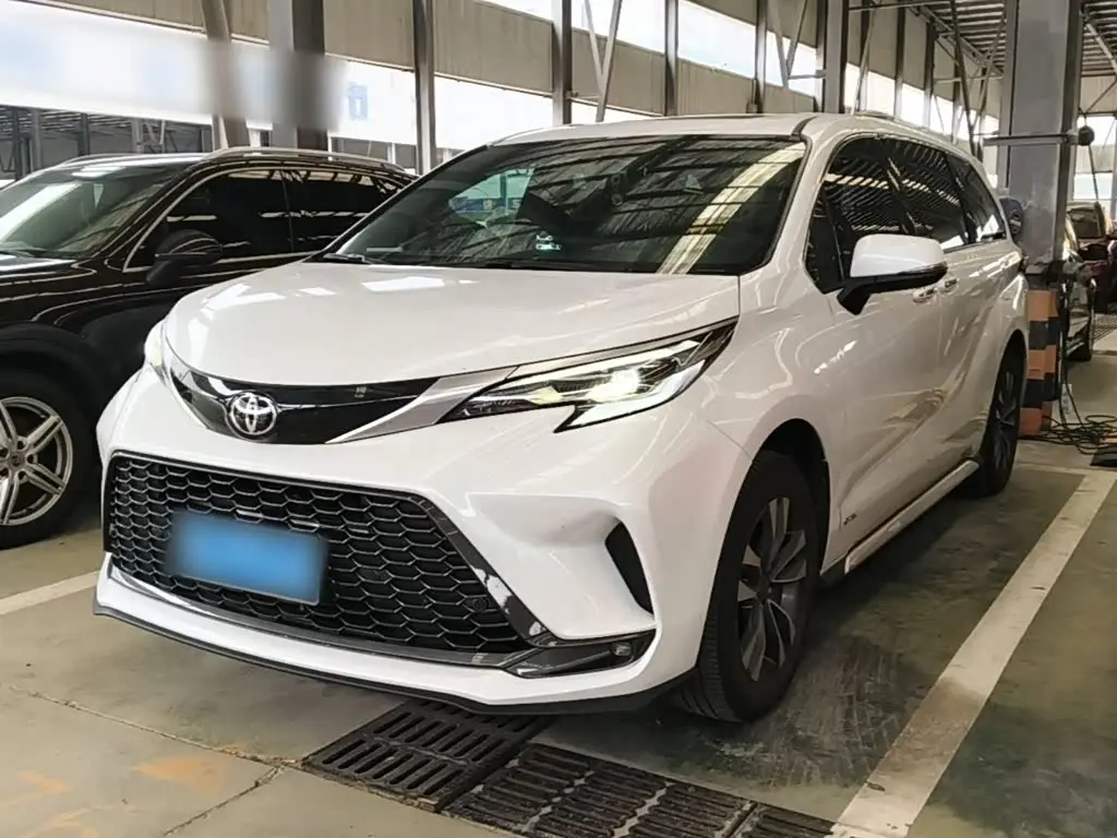 Toyota Granvia 2024 — Photo 2/20