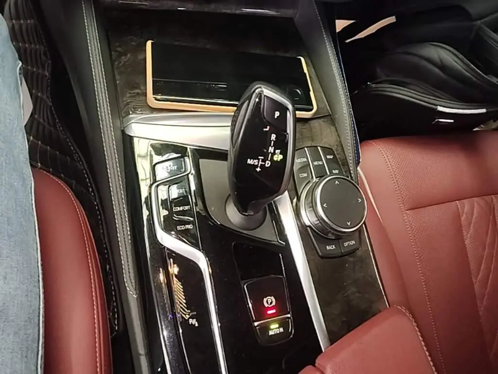 BMW 5 Series 2023 — Photo 14/20