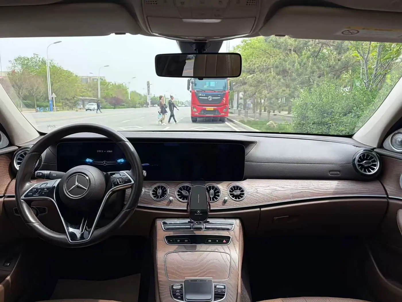 Mercedes-Benz E-Class 2021 — Photo 18/18
