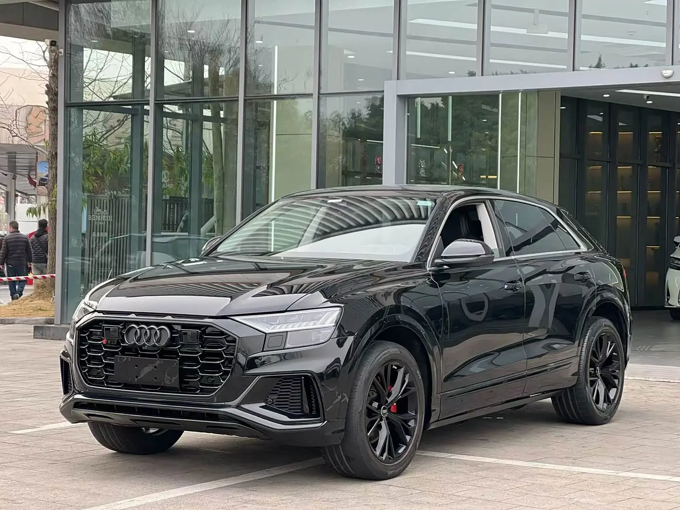 Audi Q8 2022 — Photo 2/9
