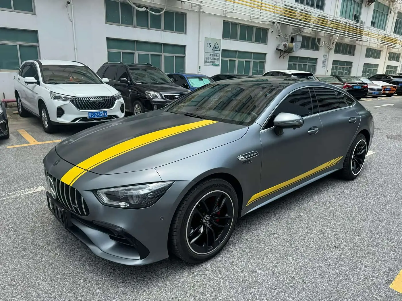 Mercedes-Benz AMG GT 2021 — Фото 3/9