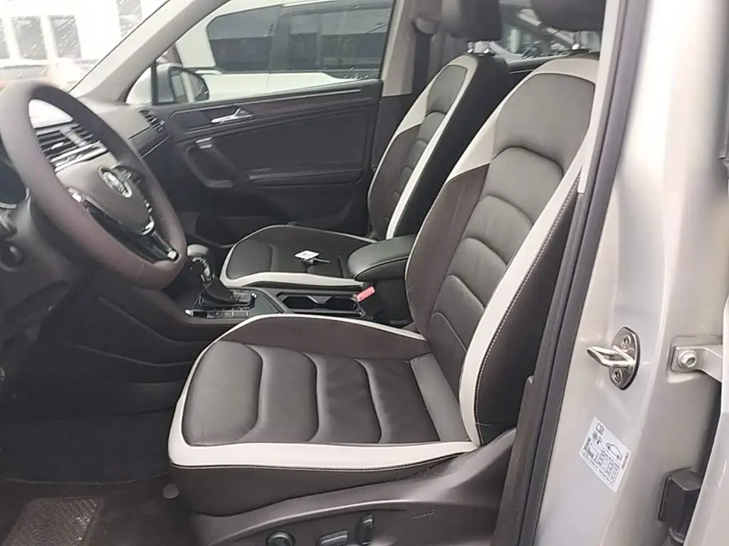 Volkswagen Tiguan L 2020 — Фото 15/20