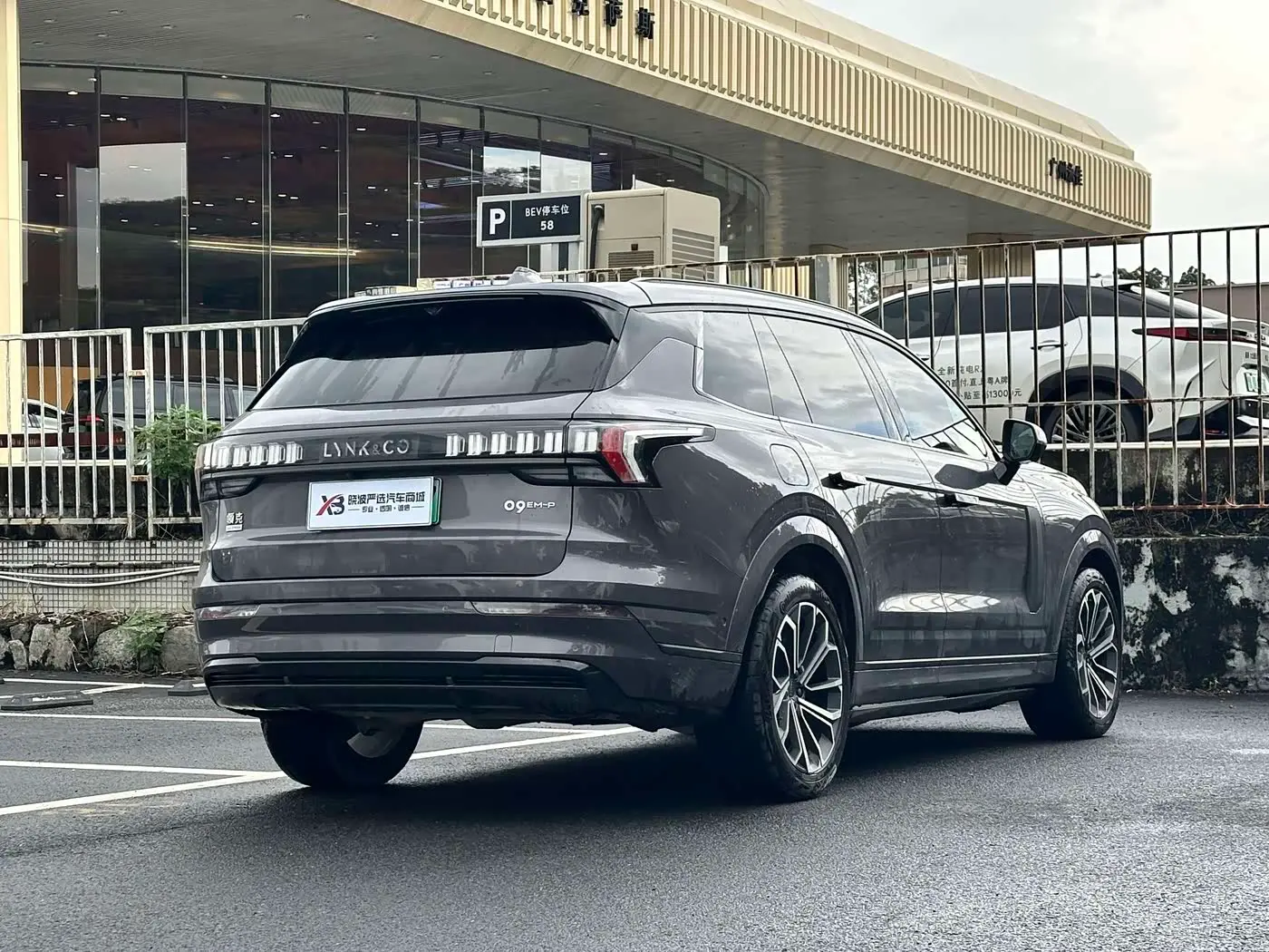 Lynk & Co 09 EM-P 2023 — Фото 4/20