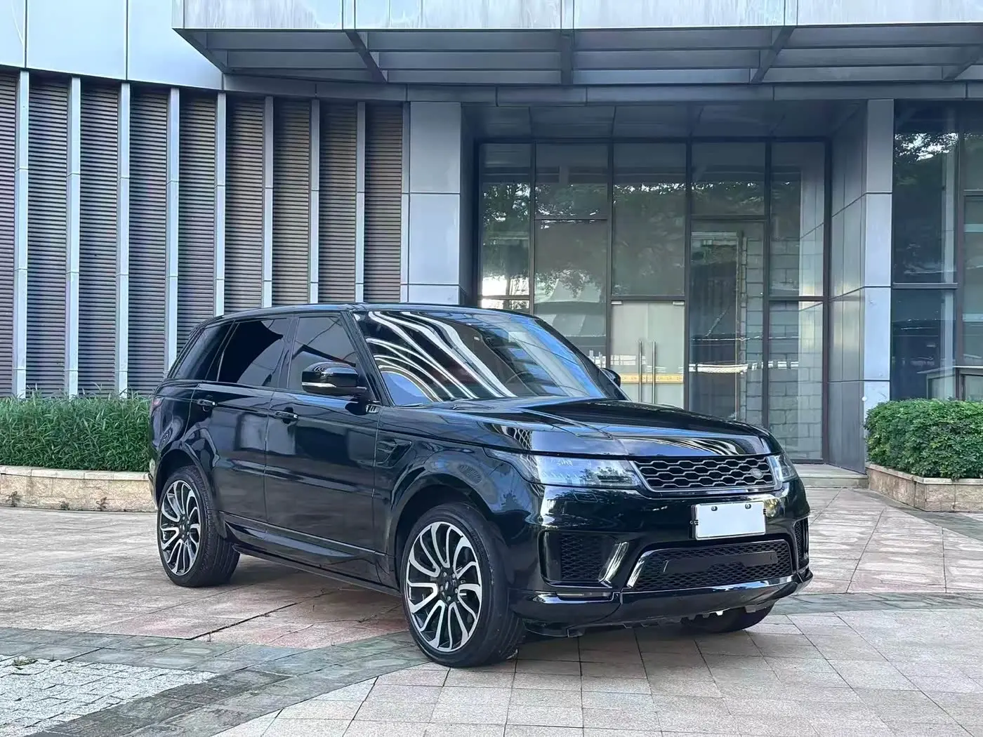 Land Rover Range Rover Sport 2019 — Photo 3/20