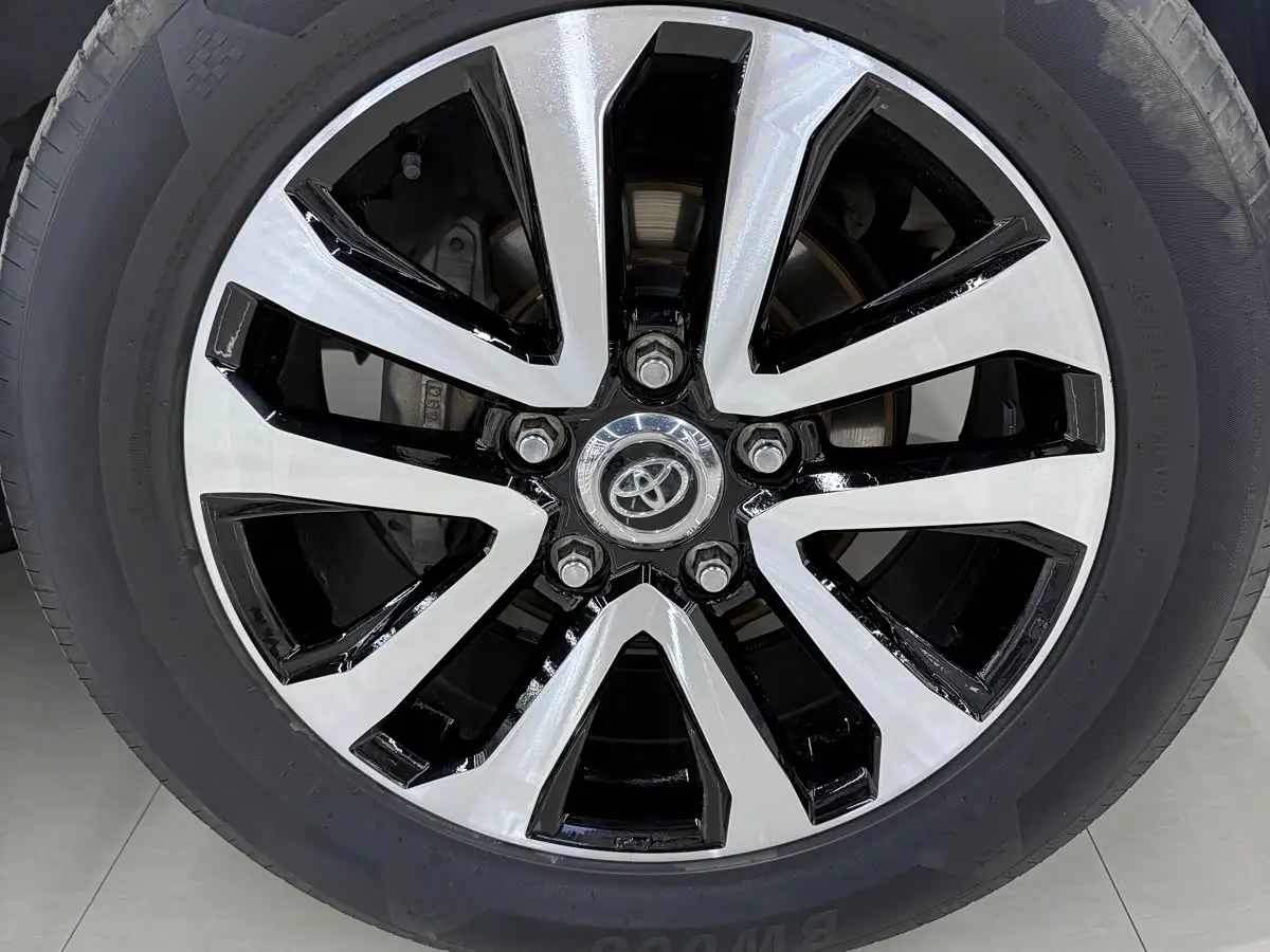 Toyota Land Cruiser 2015 — Фото 17/20