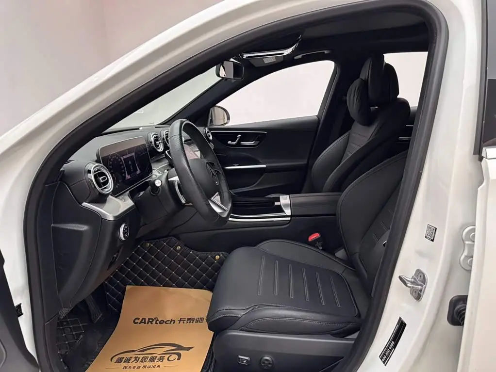 Mercedes-Benz C-Class 2024 — Photo 8/16
