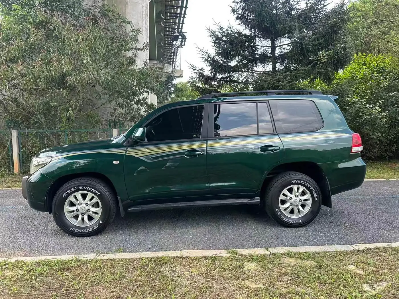 Toyota Land Cruiser 2010 — Photo 5/13