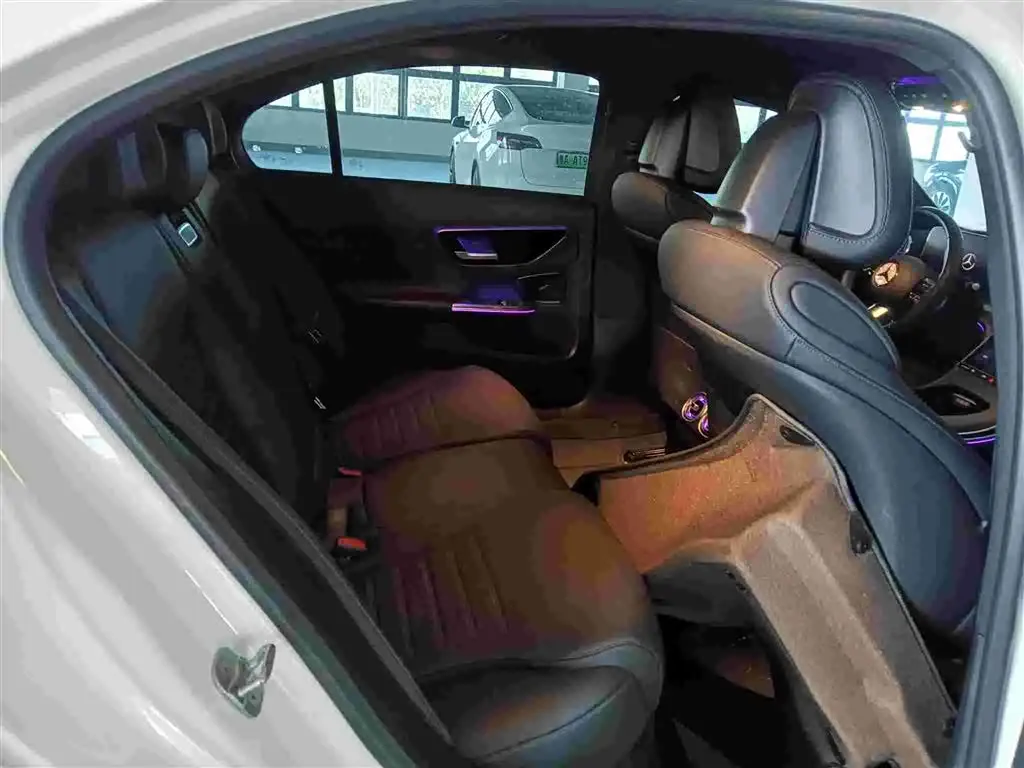Mercedes-Benz C-Class 2024 — Фото 10/12