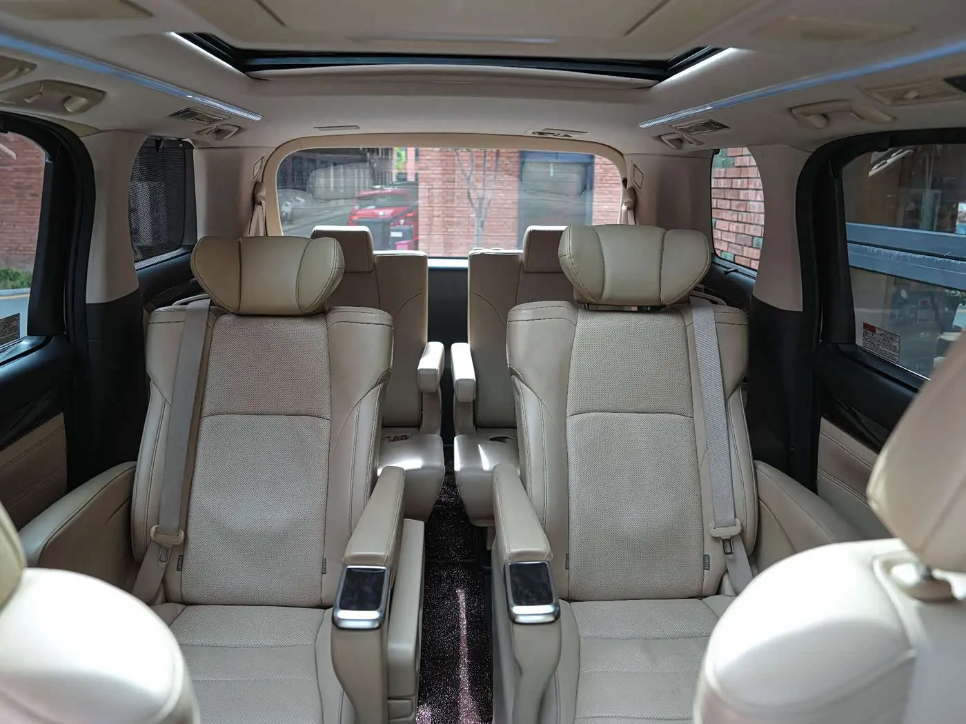 Toyota Alphard 2016 — Photo 12/15