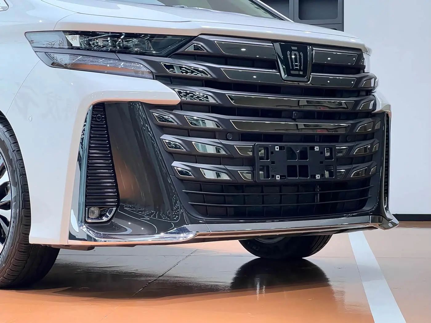 Toyota Vellfire 2023 — ფოტო 5/20