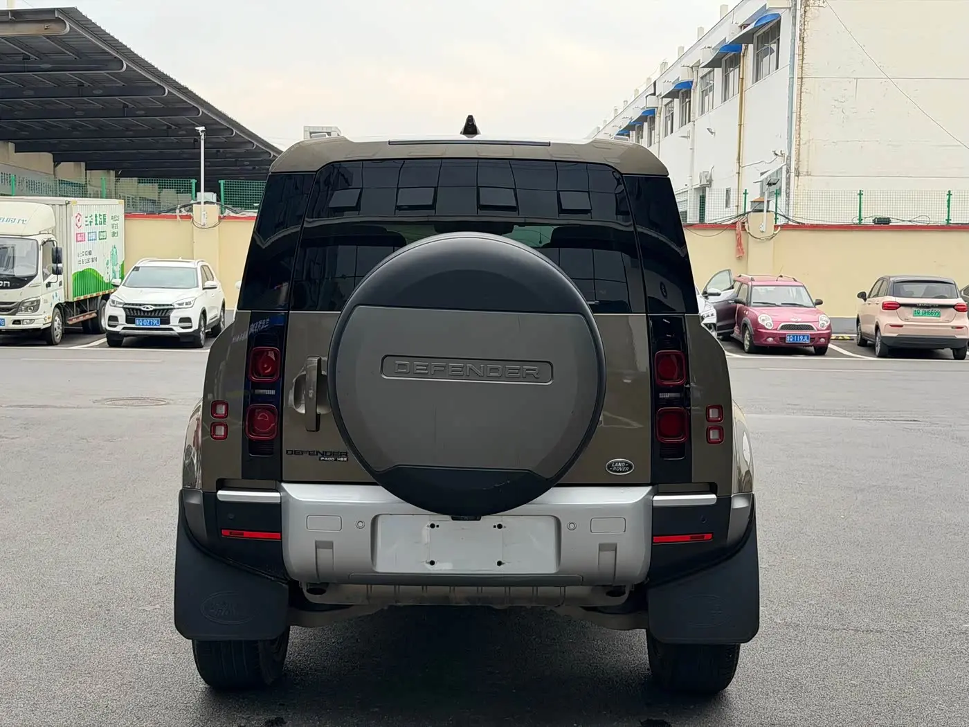 Land Rover Defender 2022 — Photo 13/14