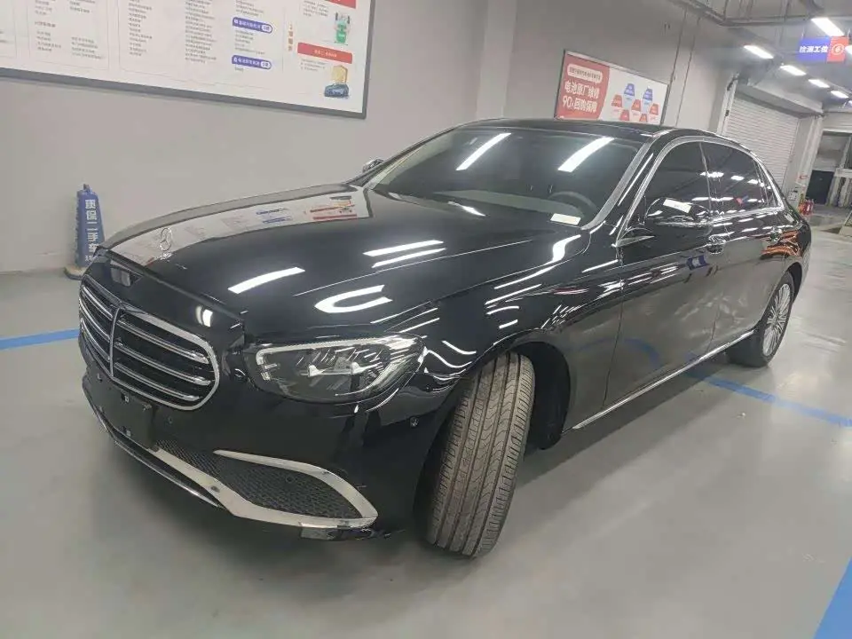 Mercedes-Benz E-Class 2022 — Photo 2/9