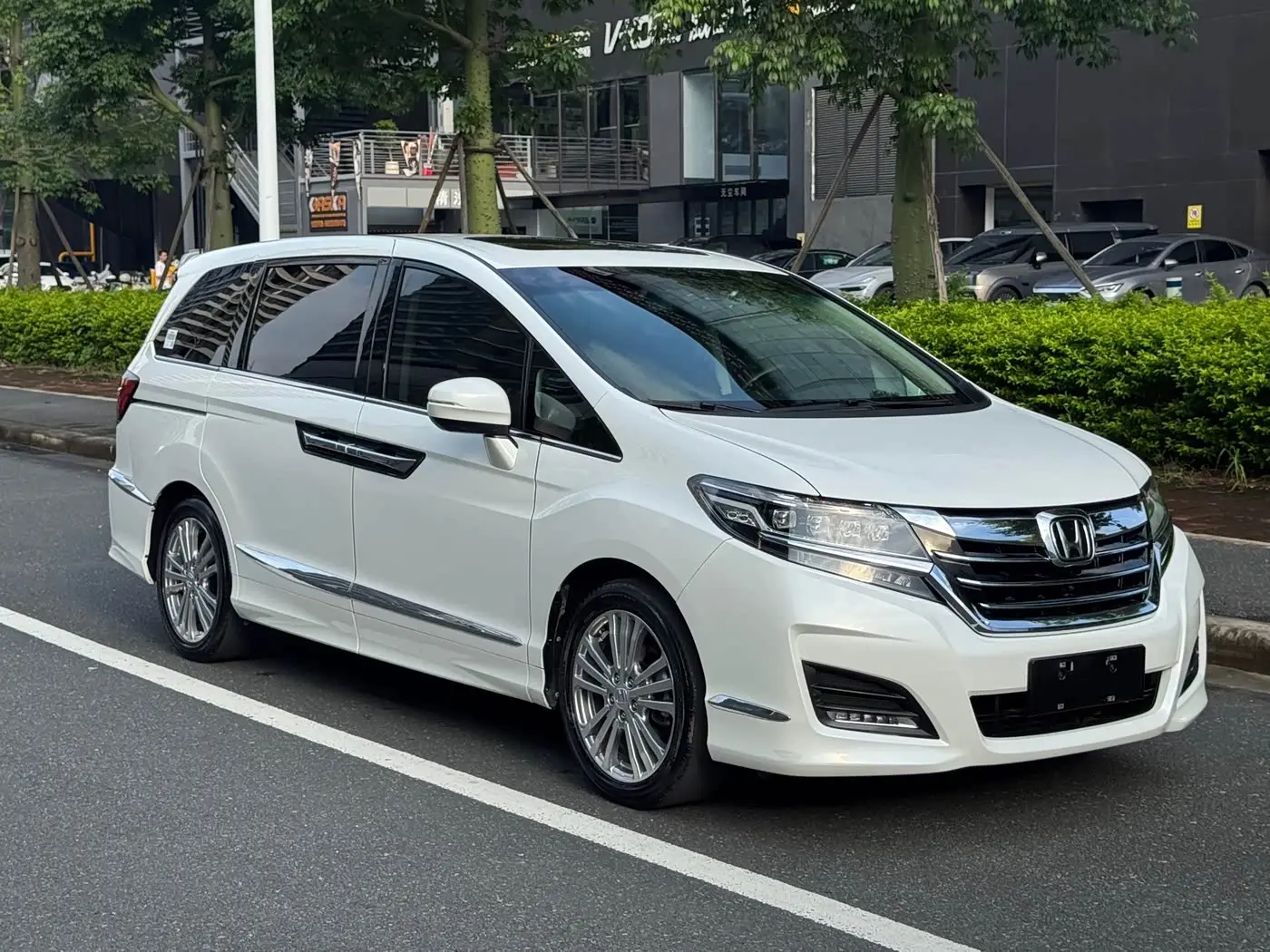 Honda Elysion 2017 — Photo 3/20