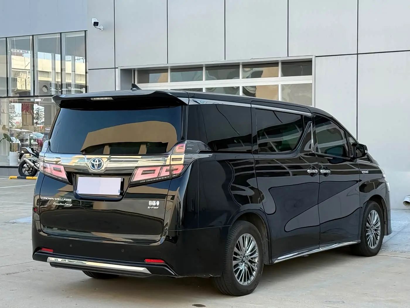 Toyota Vellfire 2021 — Фото 7/9