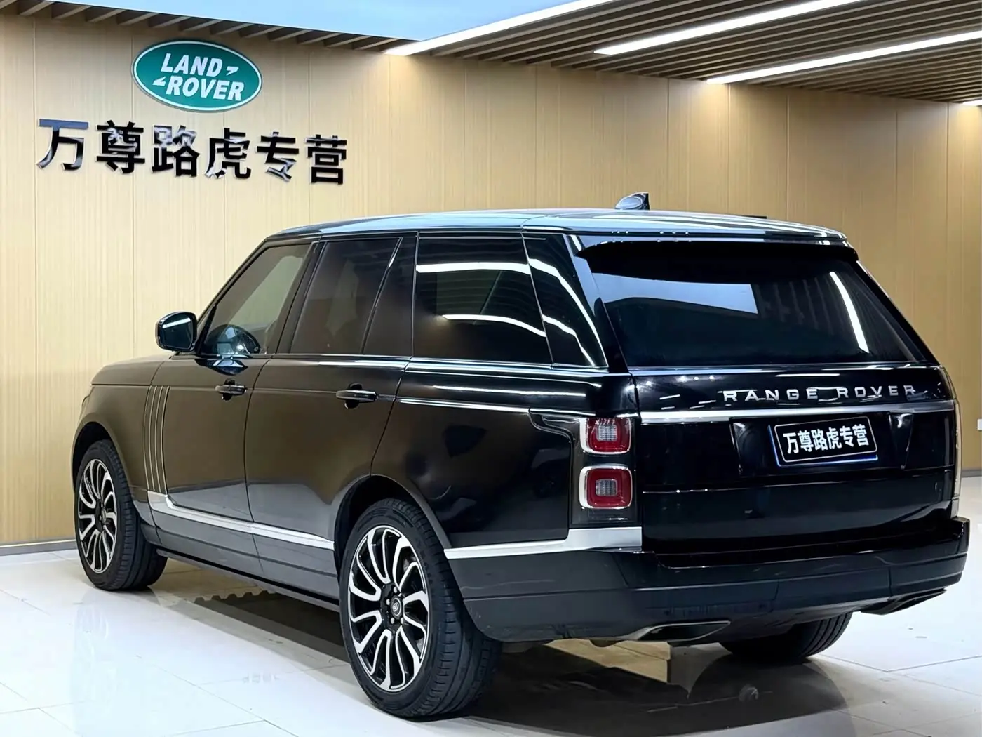 Land Rover Range Rover 2022 — Photo 13/14