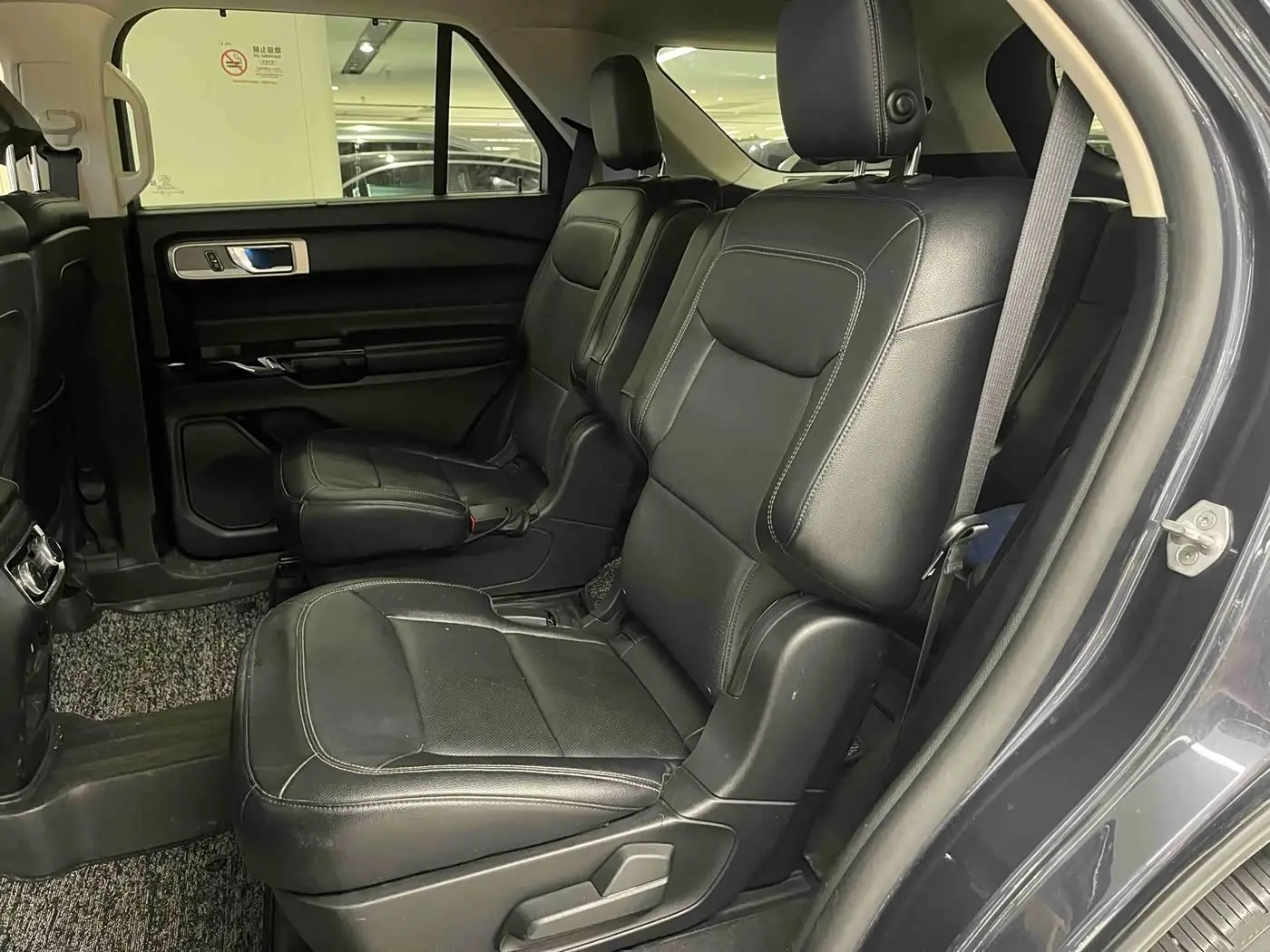 Ford Explorer 2020 — Photo 13/17