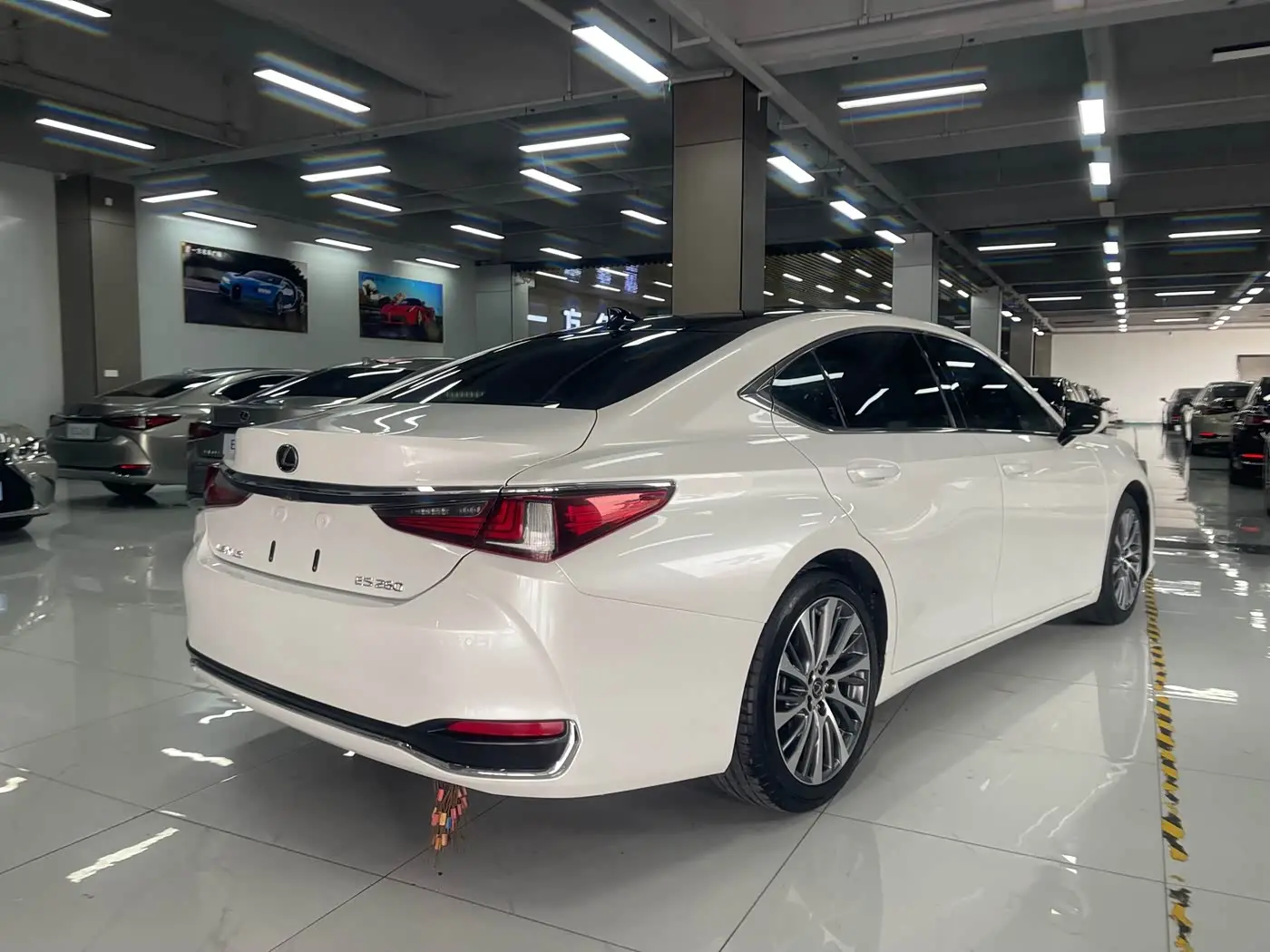 Lexus ES 2019 — Фото 7/9