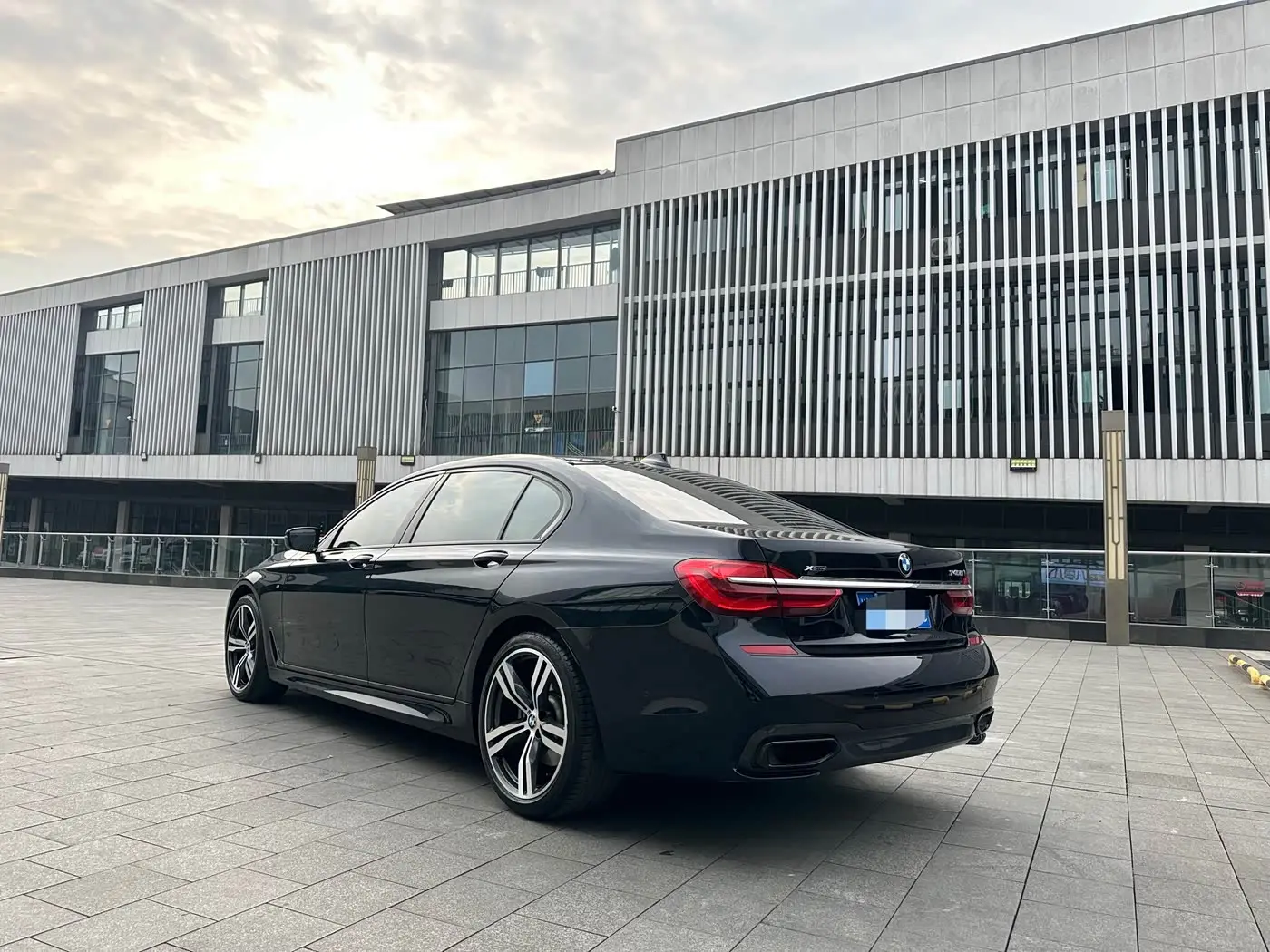 BMW 7 Series 2019 — Фото 4/20