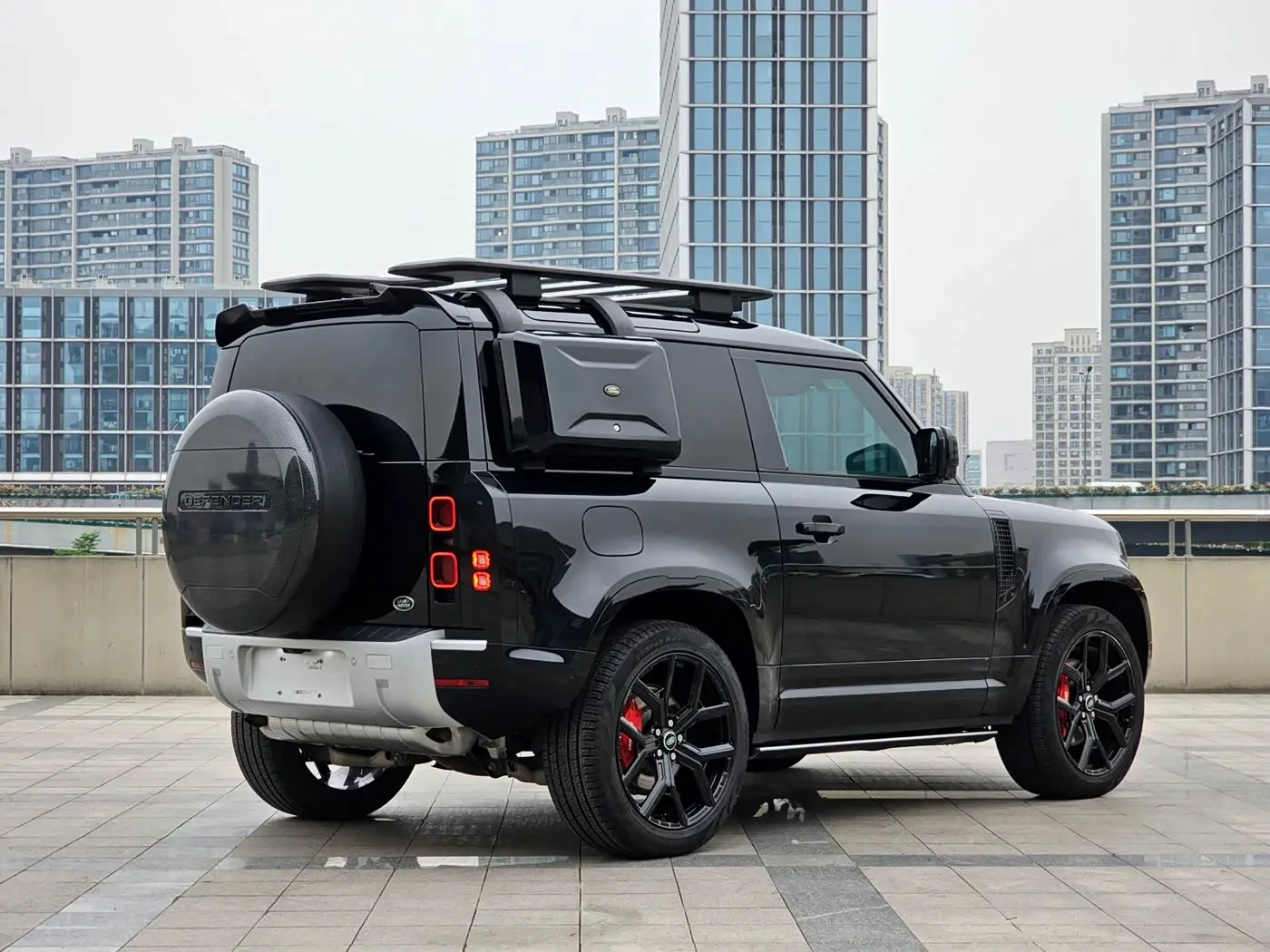 Land Rover Defender 2023 — Photo 5/14
