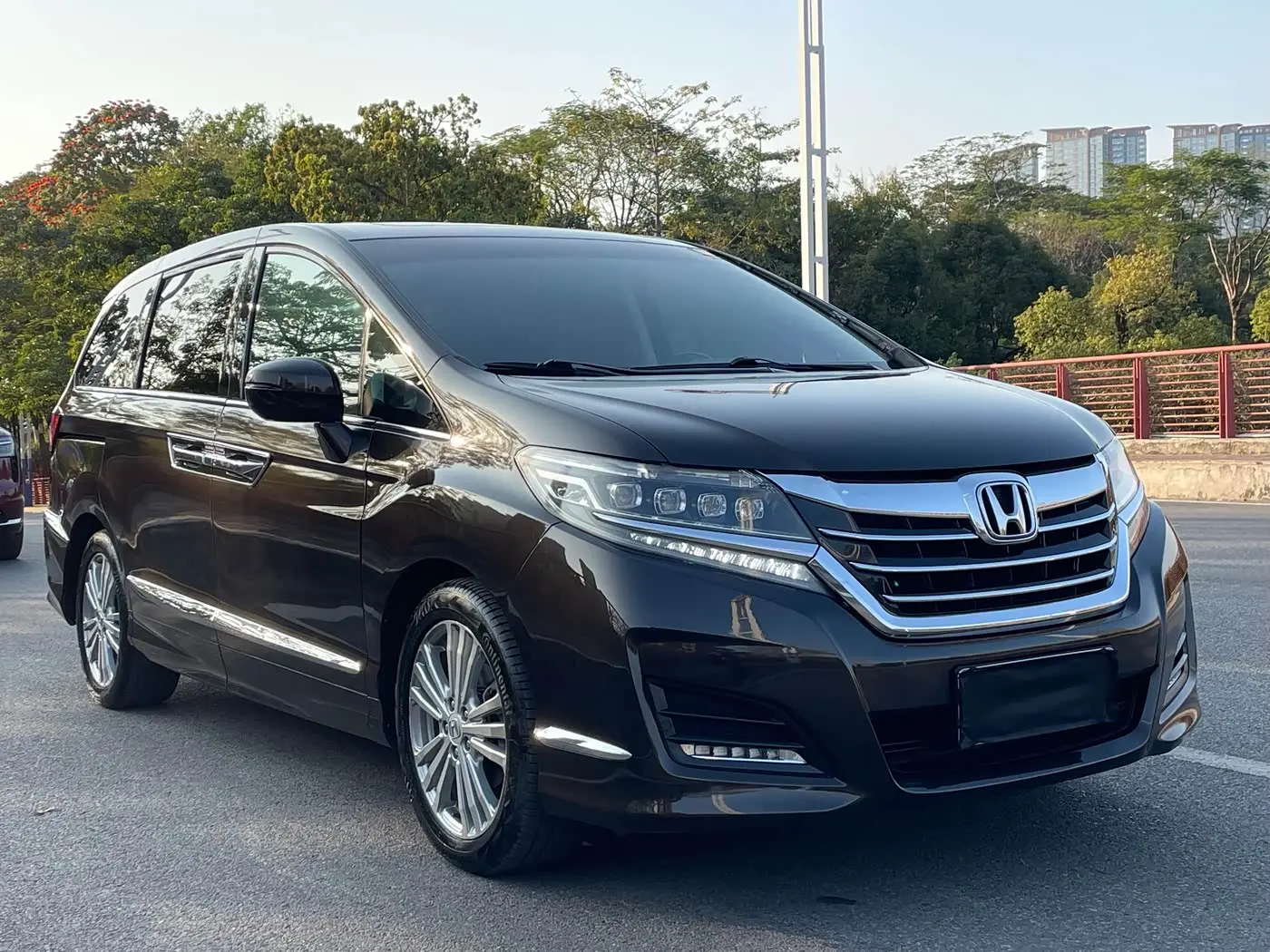 Honda Elysion 2017 — Photo 3/17