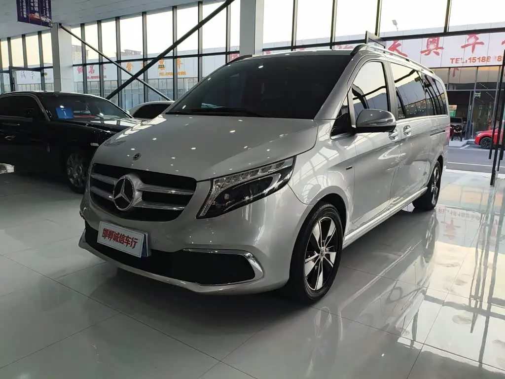 Mercedes-Benz V-Class 2022 — Фото 1/20