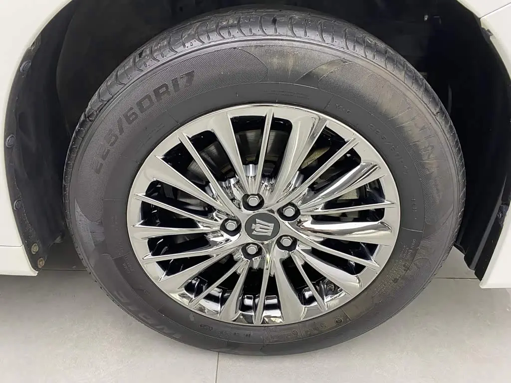 Toyota Vellfire 2023 — Photo 4/20