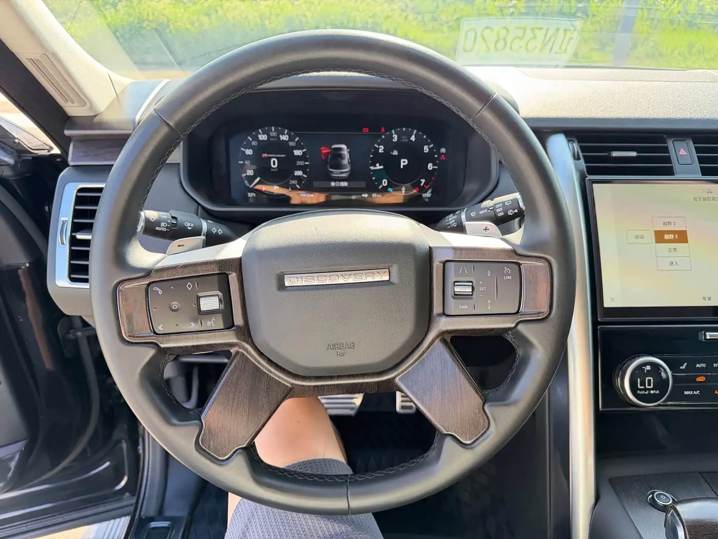 Land Rover Discovery 2023 — Фото 14/20