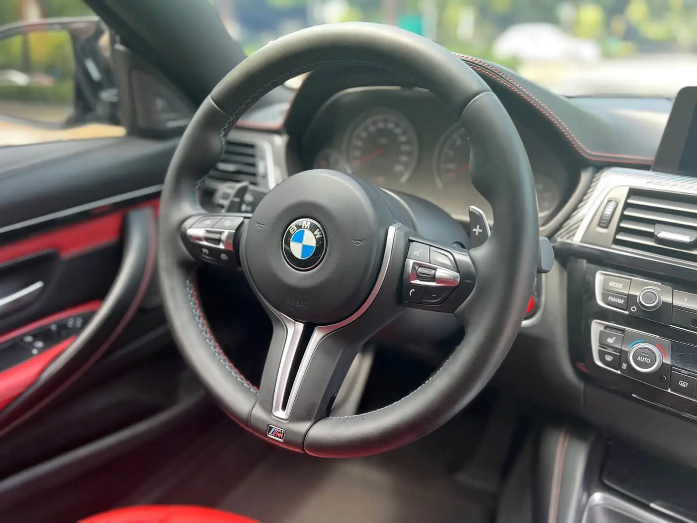 BMW M4 2019 — Фото 10/16